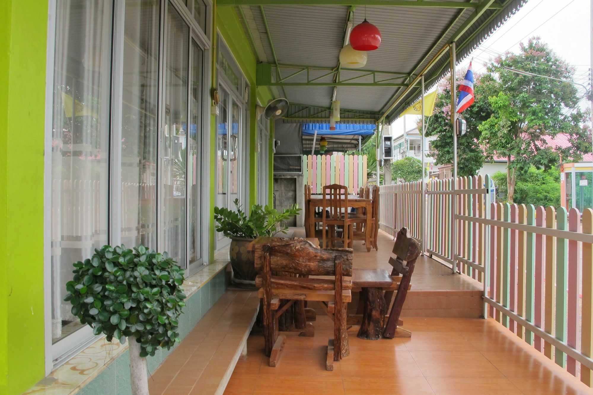 Thippawan Bungalow Ko Sichang Exterior foto