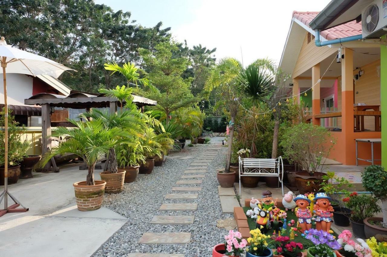 Thippawan Bungalow Ko Sichang Exterior foto